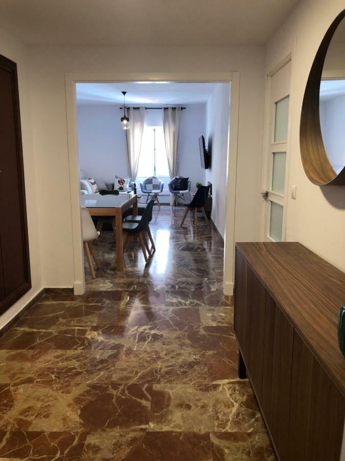 Gatu Premium Villa Aramburu, " Preferente Mayores De 25 Anos Y Familias " El Puerto de Santa María Eksteriør billede